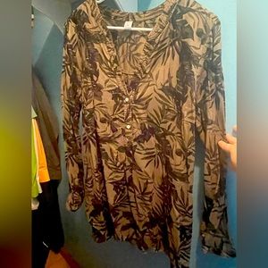 Old Navy XL long sleeve shirt in olive green and black. Lighter, 100% cotton